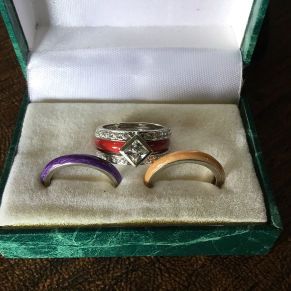 Sterling Silver Ring With With CZ - Picture 3 of 4